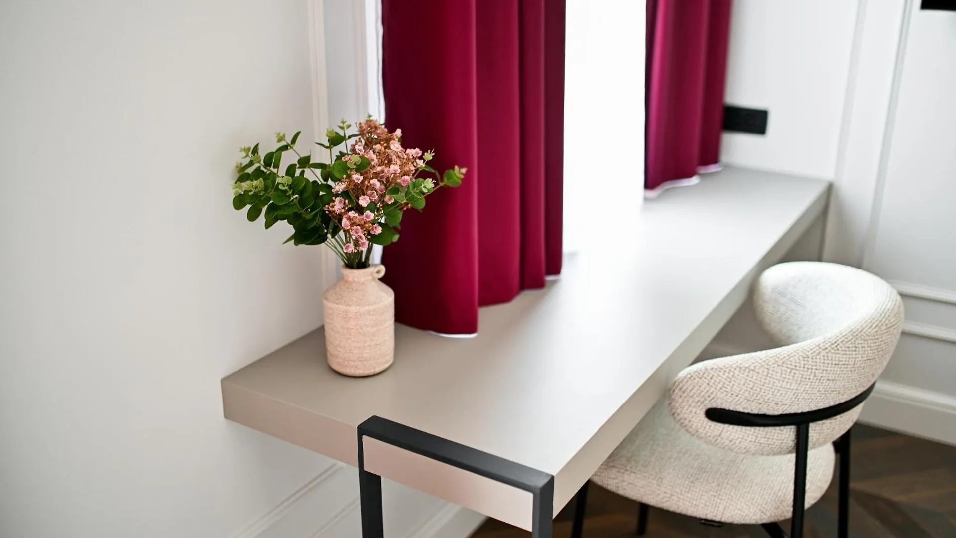 Three Pearls Deluxe Rooms & Studios Apartman
