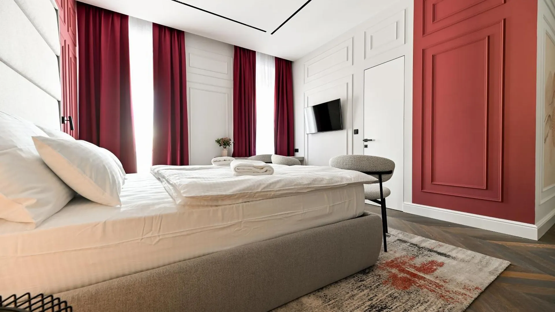 Three Pearls Deluxe Rooms & Studios Apartman
